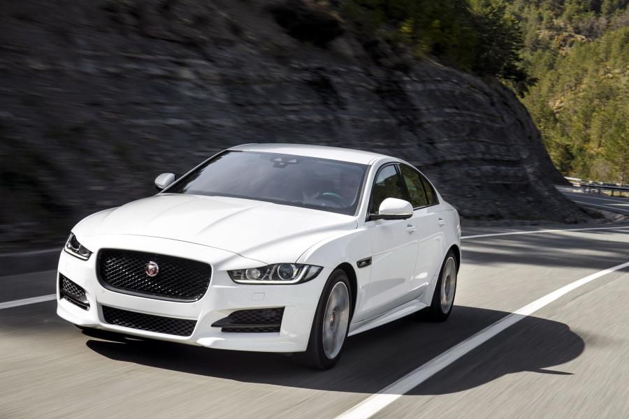  Jaguar XE R Sport 2015 года  (фото 9 из 30)